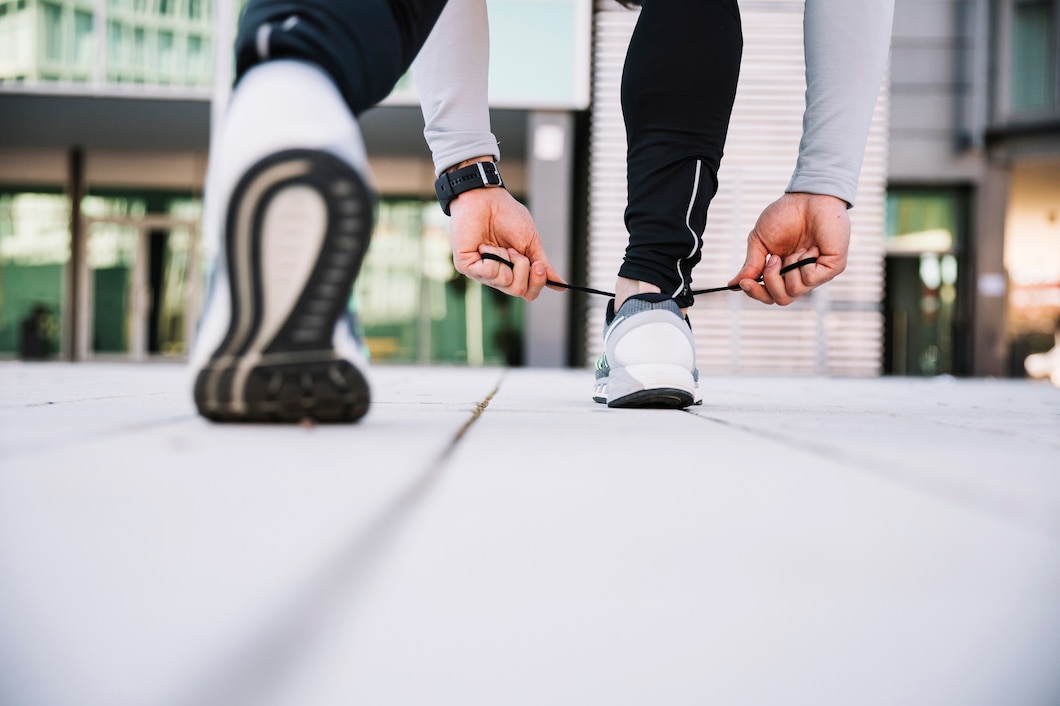 Jak wybrać idealne buty do biegania – poradnik dla początkujących