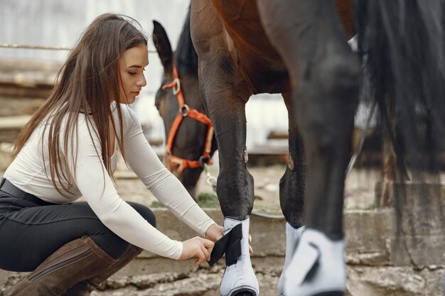 Rozwijanie umiejętności jeździeckich: nauka i trening w renomowanym ośrodku konnym