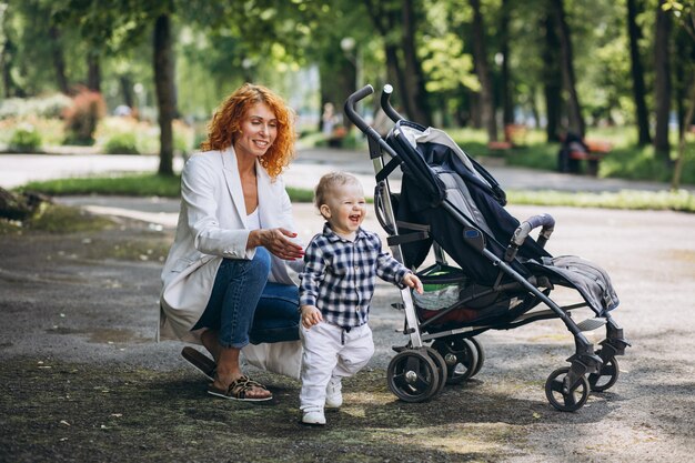 Jak wybrać idealny wózek dziecięcy dla twojego malucha? Porównanie popularnych modeli